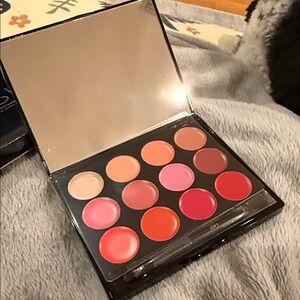 ISH Lip Statement Palette - Concealed Case